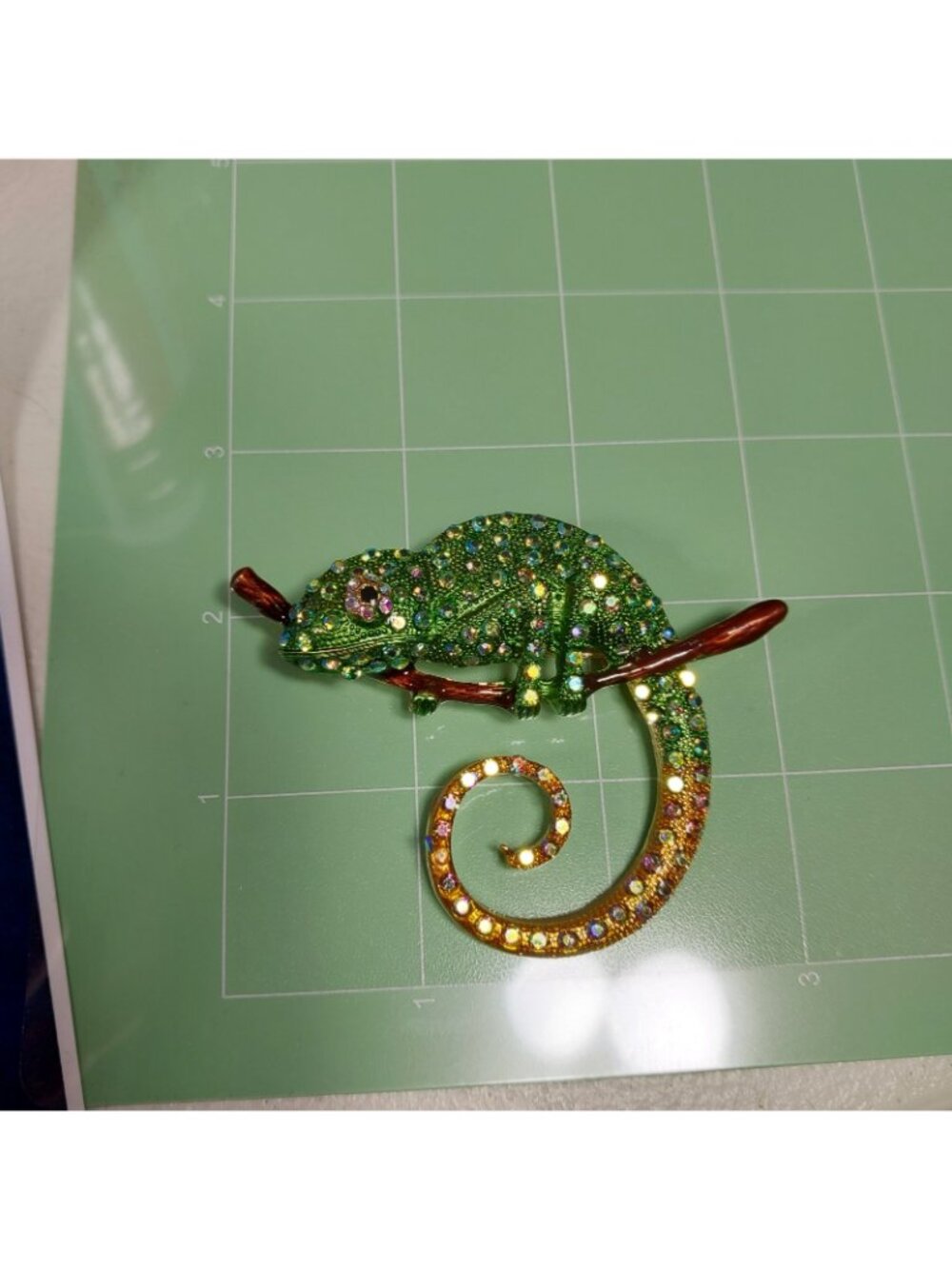 Colorful rhinestone Chameleon brooch/ pendant - Picture 8 of 8